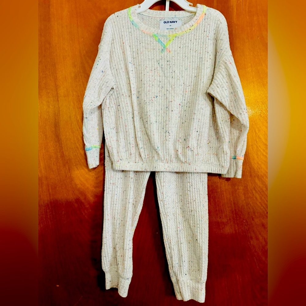 4T Girls long sleeve/jogger set!